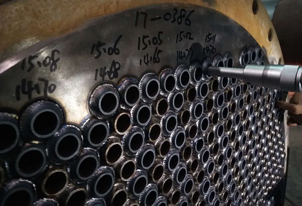 Hydraulic tube expansion for a heat exchanger.